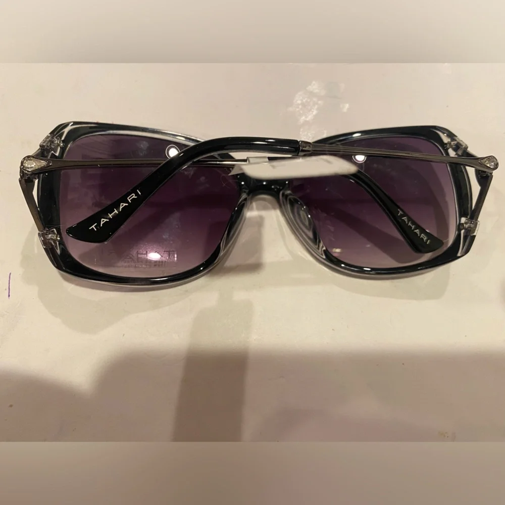Tahari TH 724 Black Frame charcoal lens oversize  Sunglasses